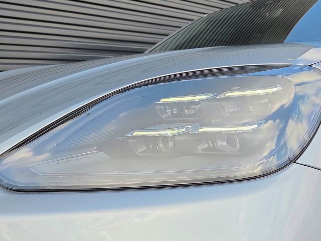 Certified 2025 Porsche Cayenne E-Hybrid Coupe image 25