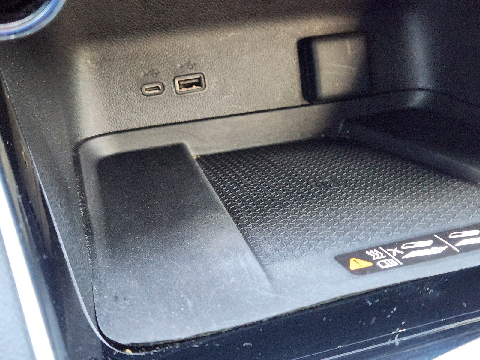 Used 2024 Chevrolet Traverse RS FWD image 18