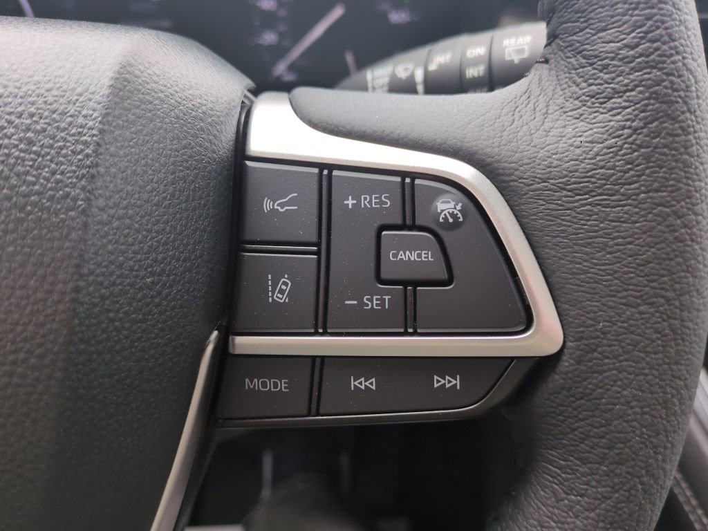 Used 2026 Toyota Sienna XLE image 23