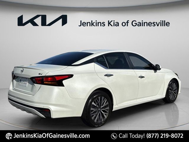 Used 2023 Nissan Altima 2.5 SV FWD image 3