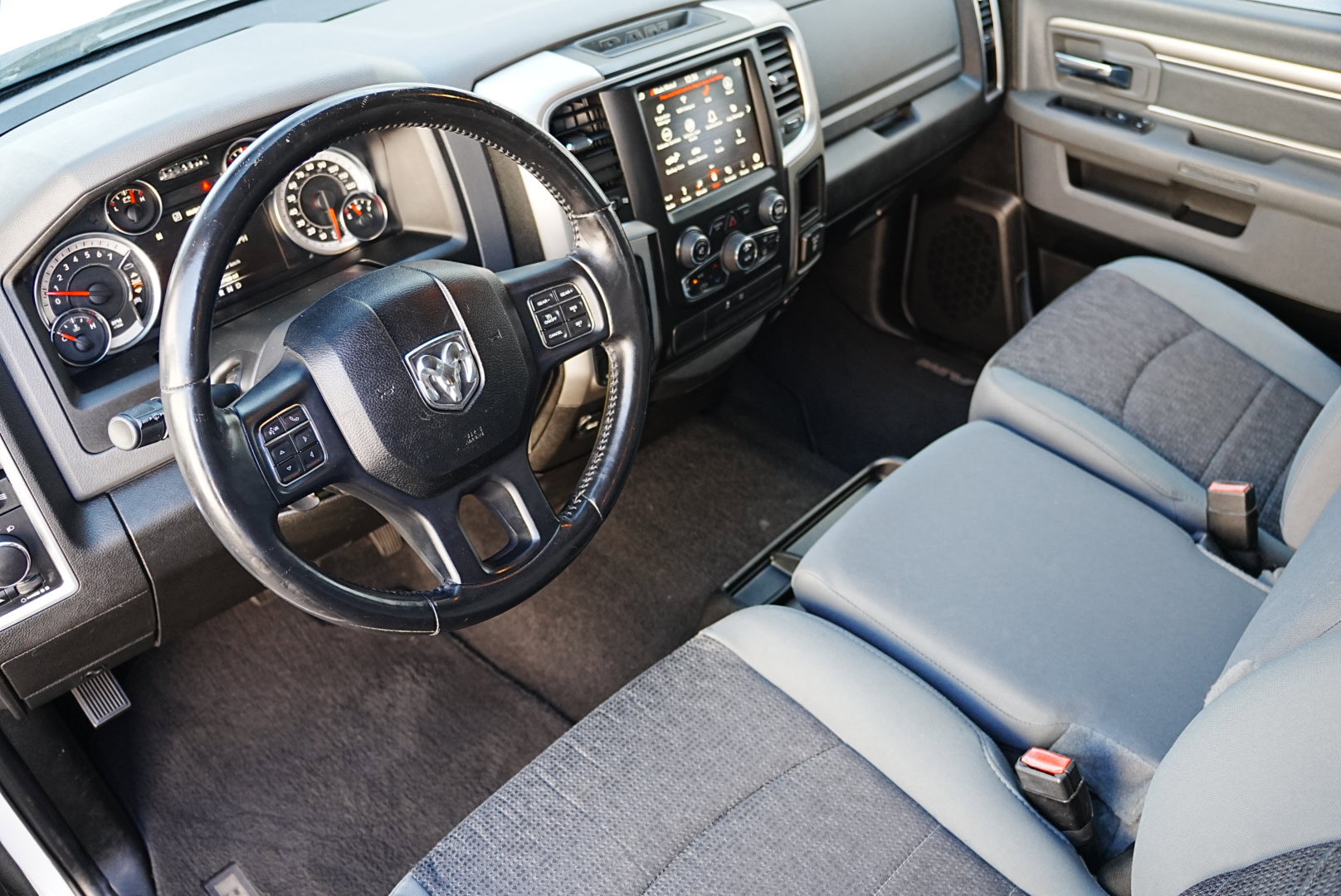 Used 2019 RAM 1500 Classic SLT w/ Luxury Group image 8