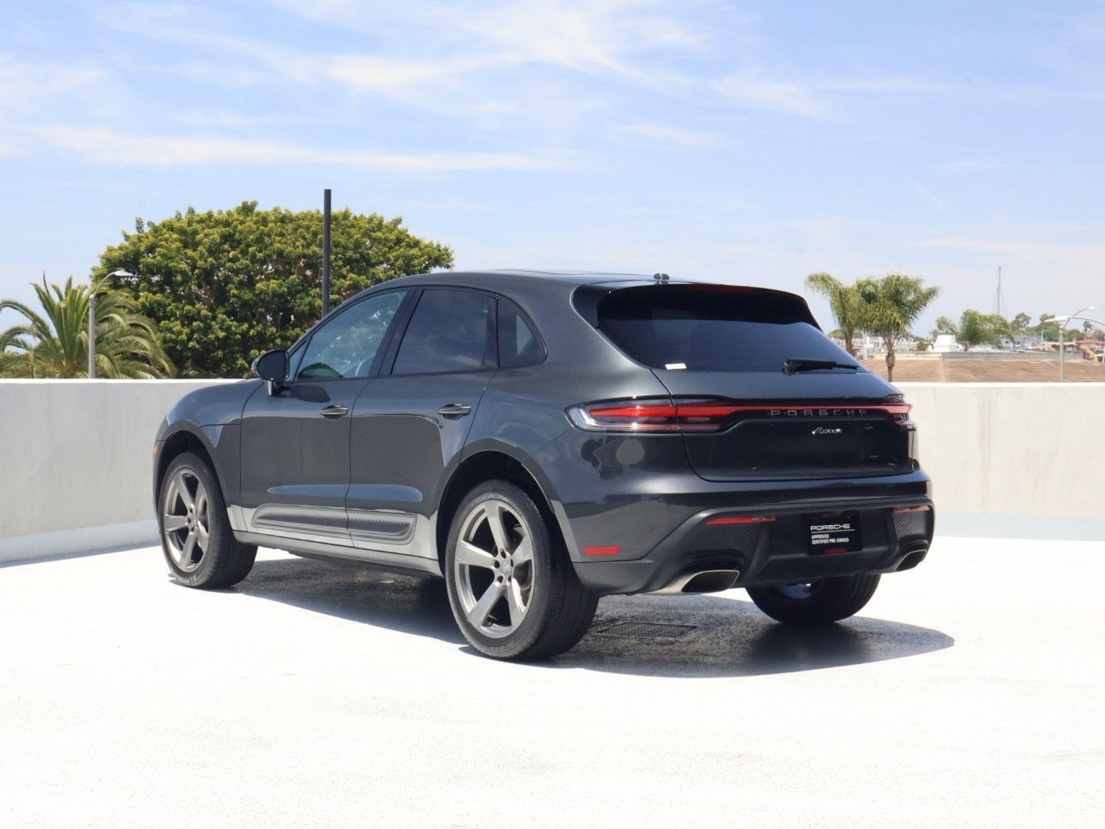 Certified 2024 Porsche Macan AWD/4WD image 3