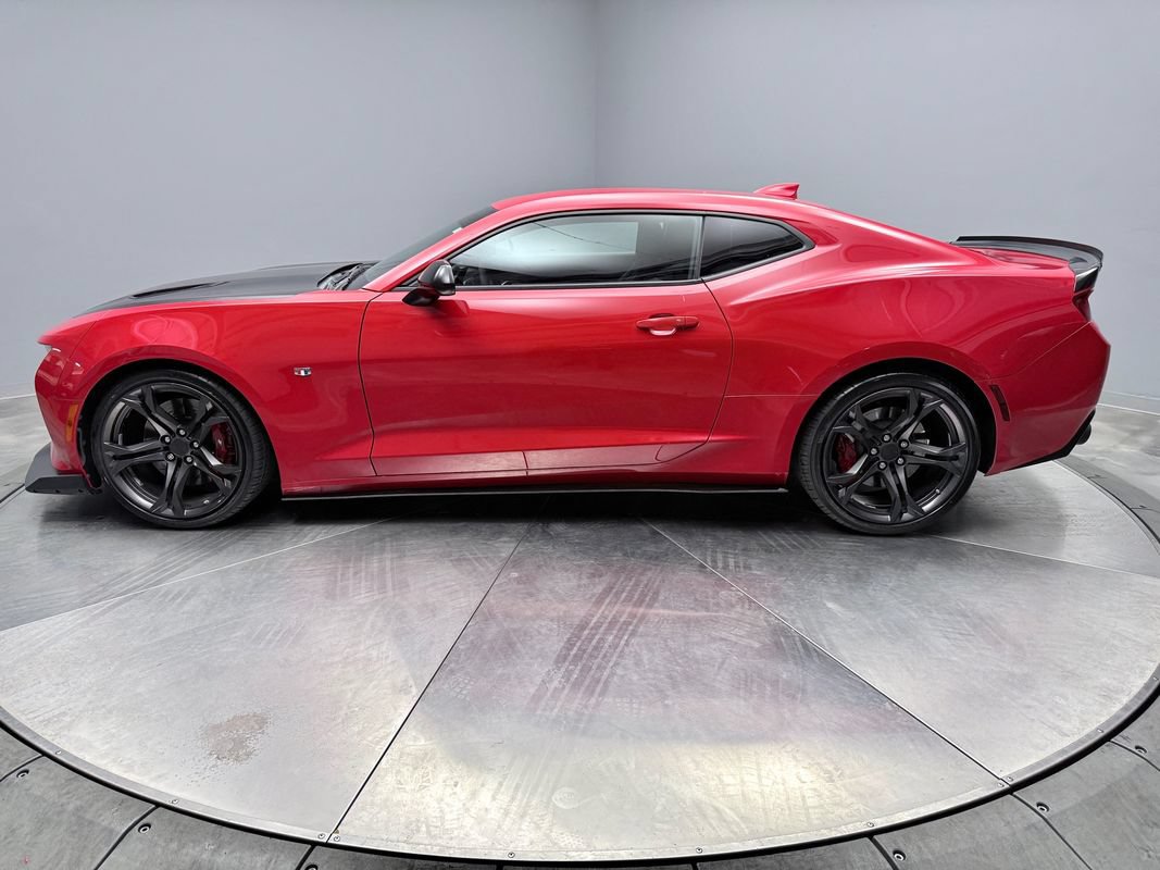 Used 2018 Chevrolet Camaro SS RWD image 8
