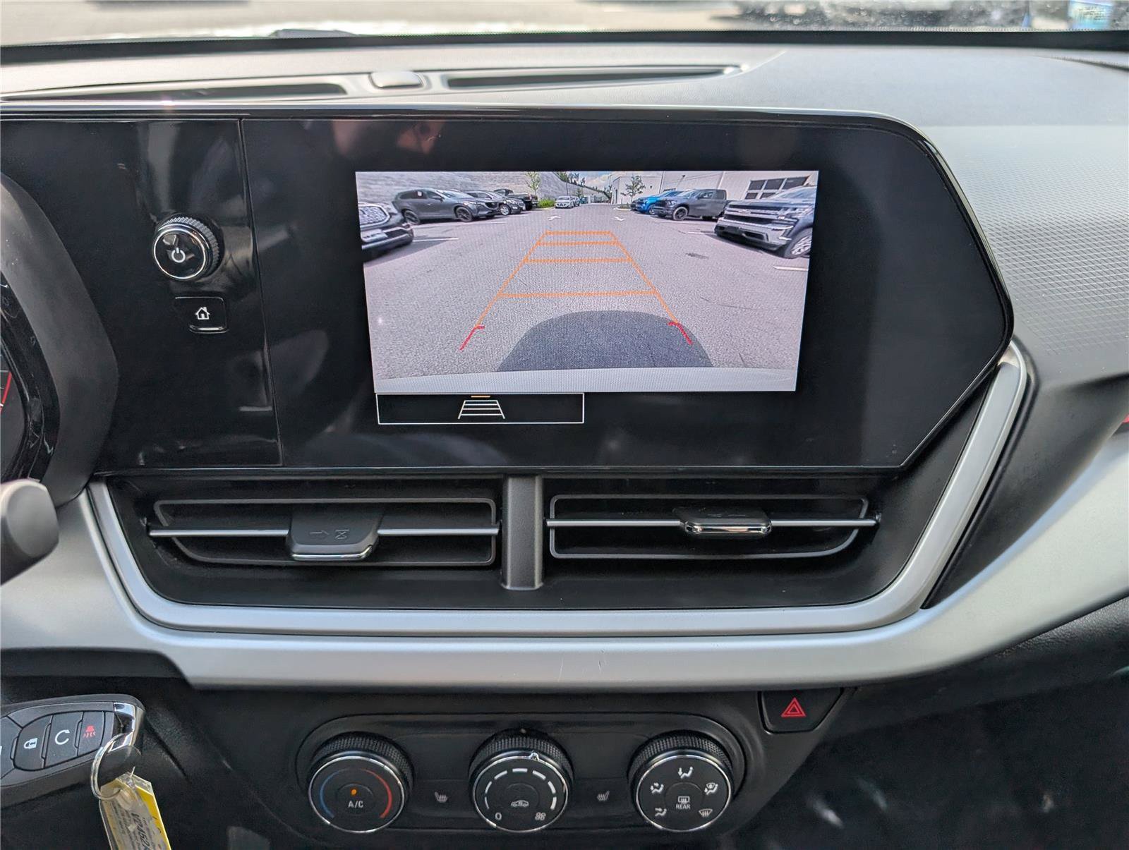 Used 2025 Chevrolet Trax RS w/ Sunroof Package FWD image 26