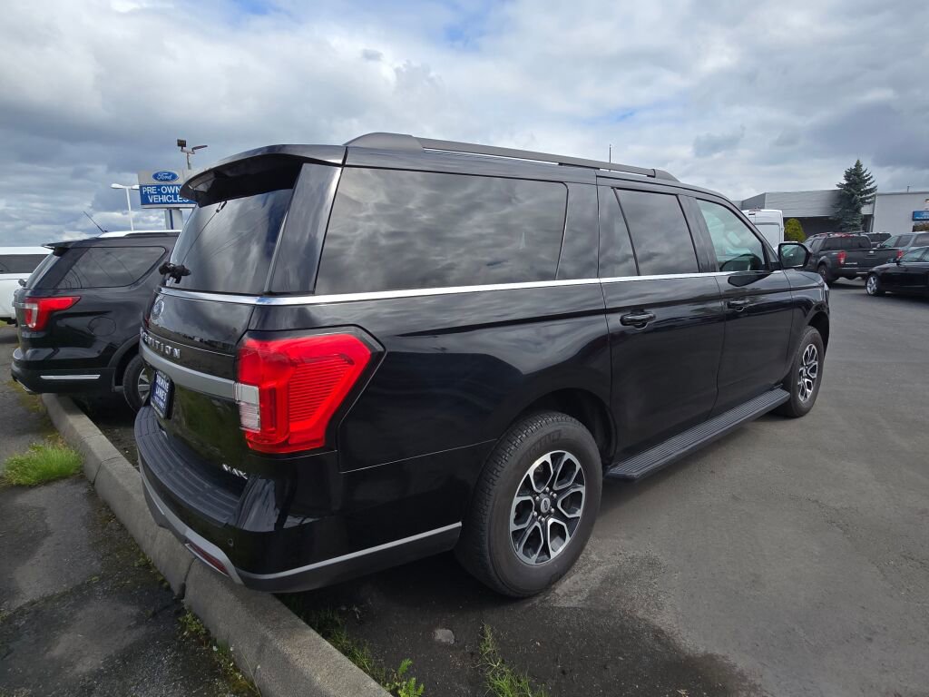 Used 2024 Ford Expedition Max XLT image 5