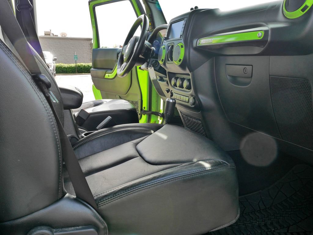 Used 2013 Jeep Wrangler Unlimited Sahara AWD/4WD image 12