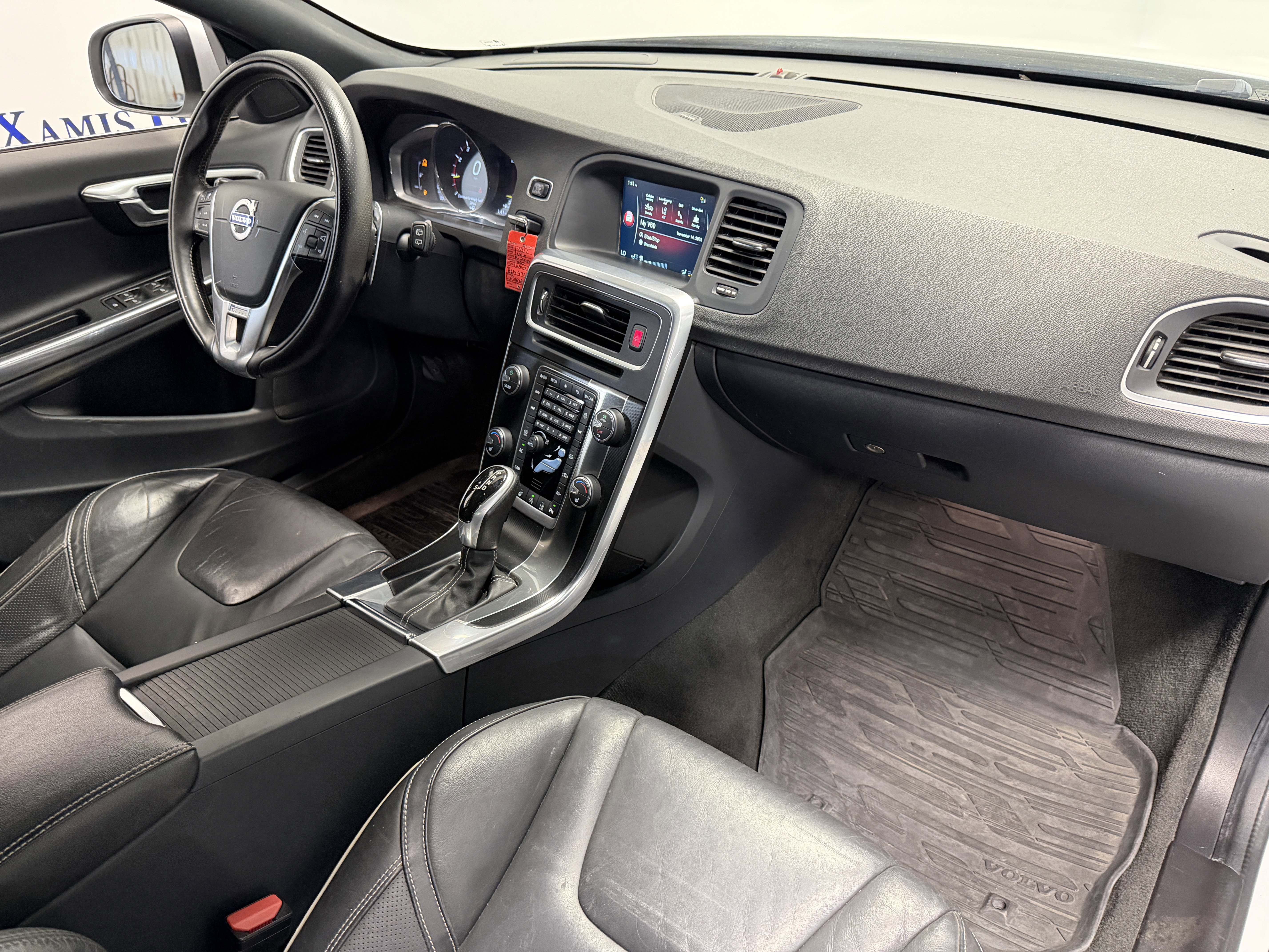 Used 2017 Volvo V60 T6 R-Design Platinum w/ Climate Package image 10