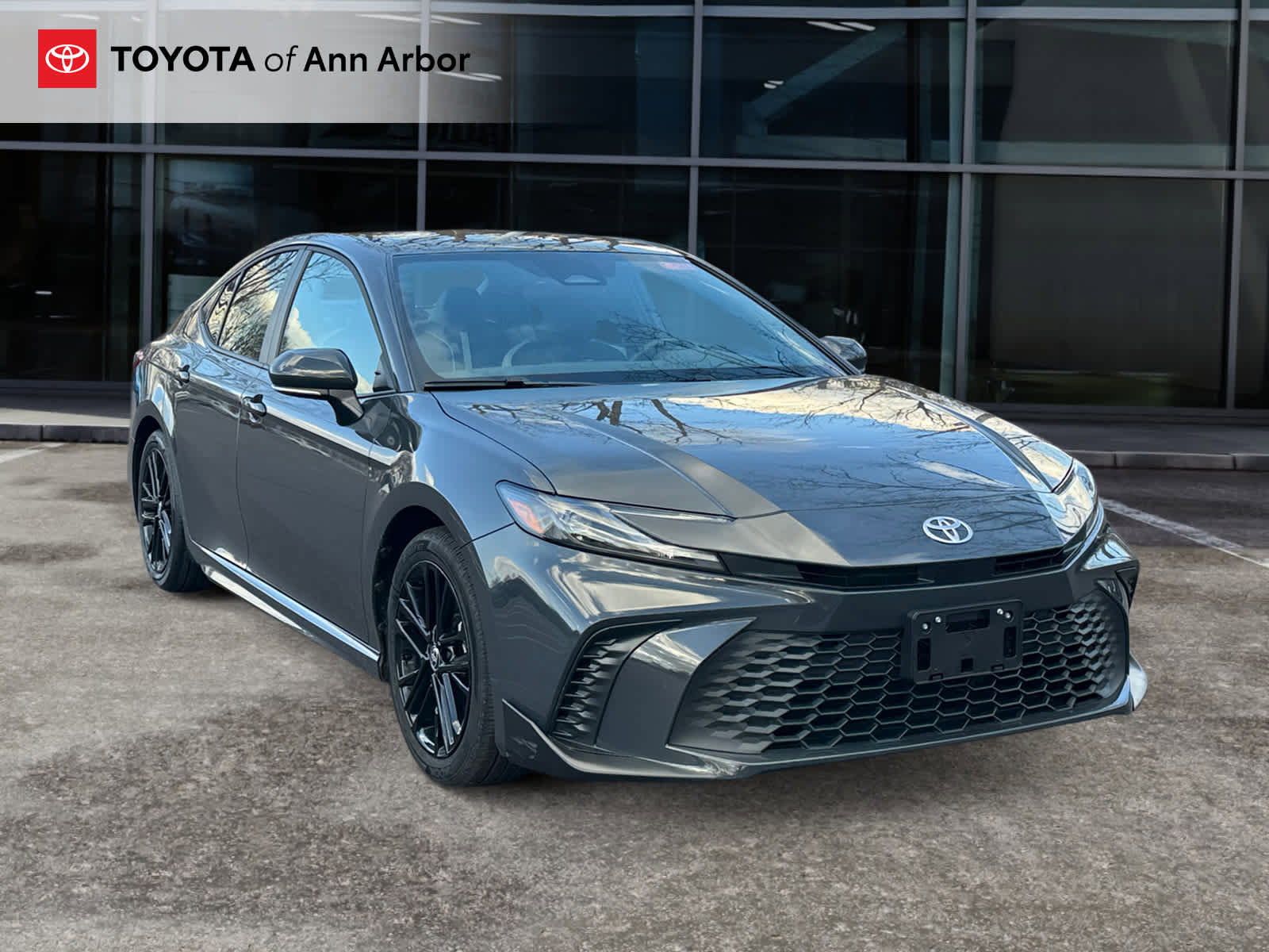 Used 2025 Toyota Camry SE image 1