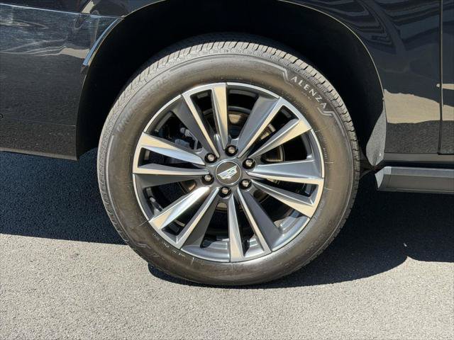 Used 2025 Cadillac Escalade ESV Sport AWD/4WD image 8