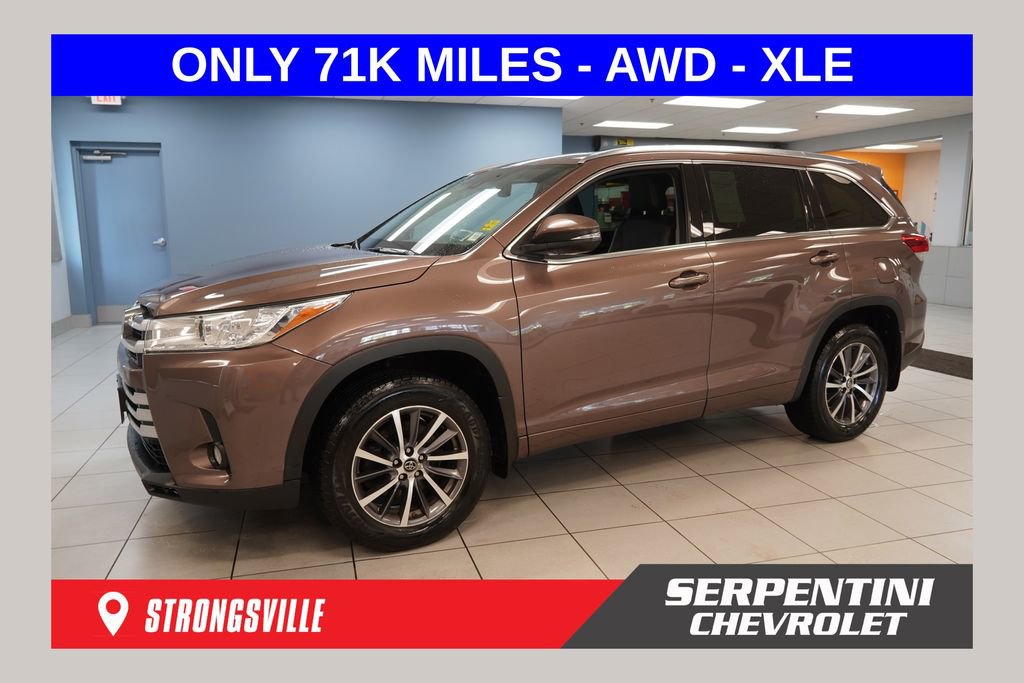Used 2017 Toyota Highlander XLE AWD/4WD image 1