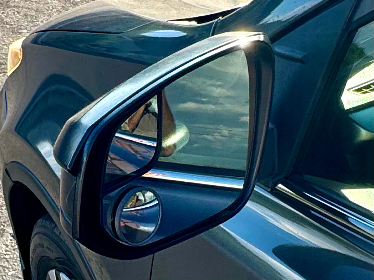 Used 2018 Toyota RAV4 LE w/ Carpet Mat Package image 20