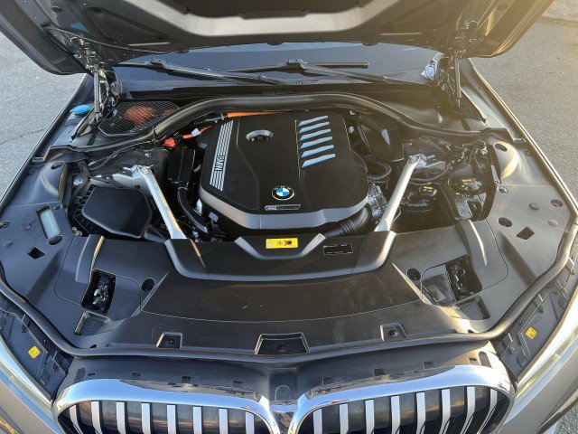Used 2020 BMW 745e xDrive image 31