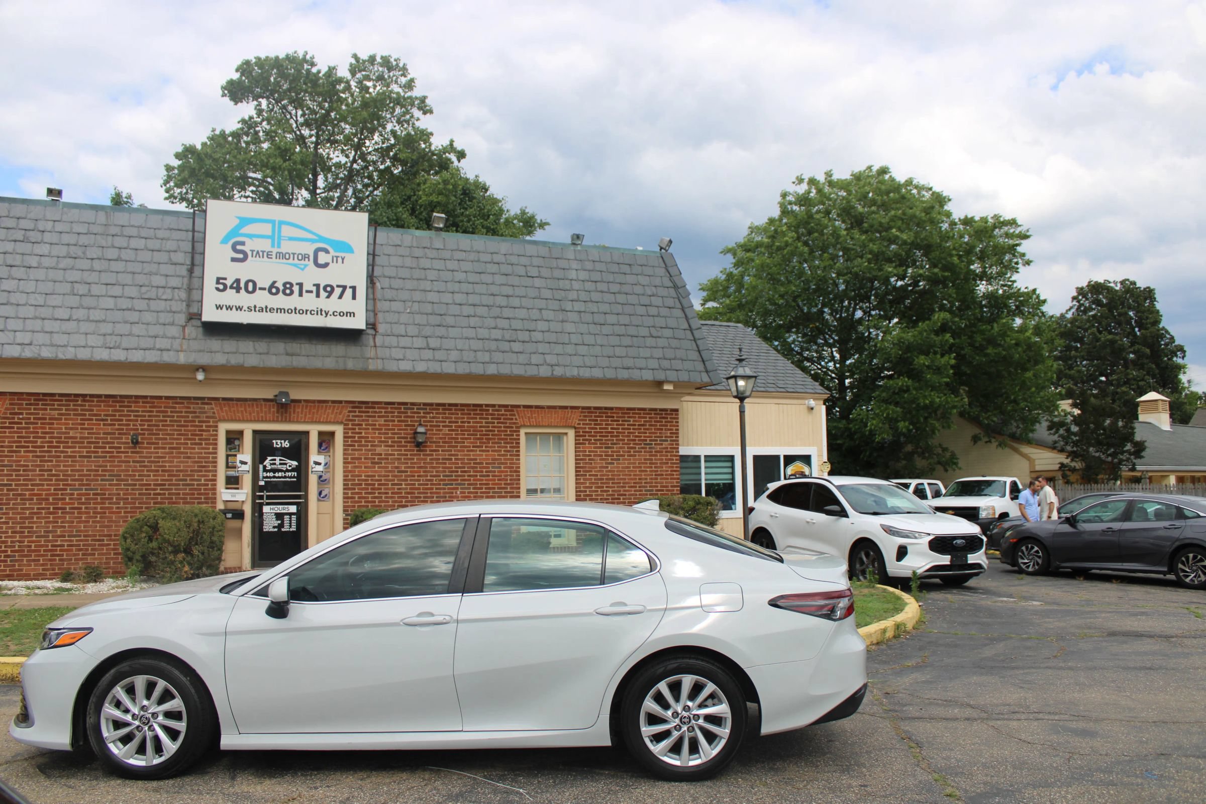 Used 2023 Toyota Camry LE FWD image 2