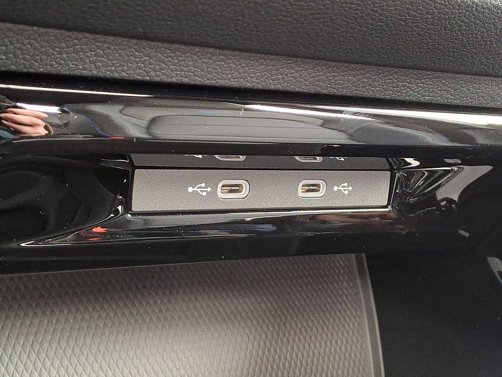 Used 2025 Volkswagen Golf R Black Edition image 25