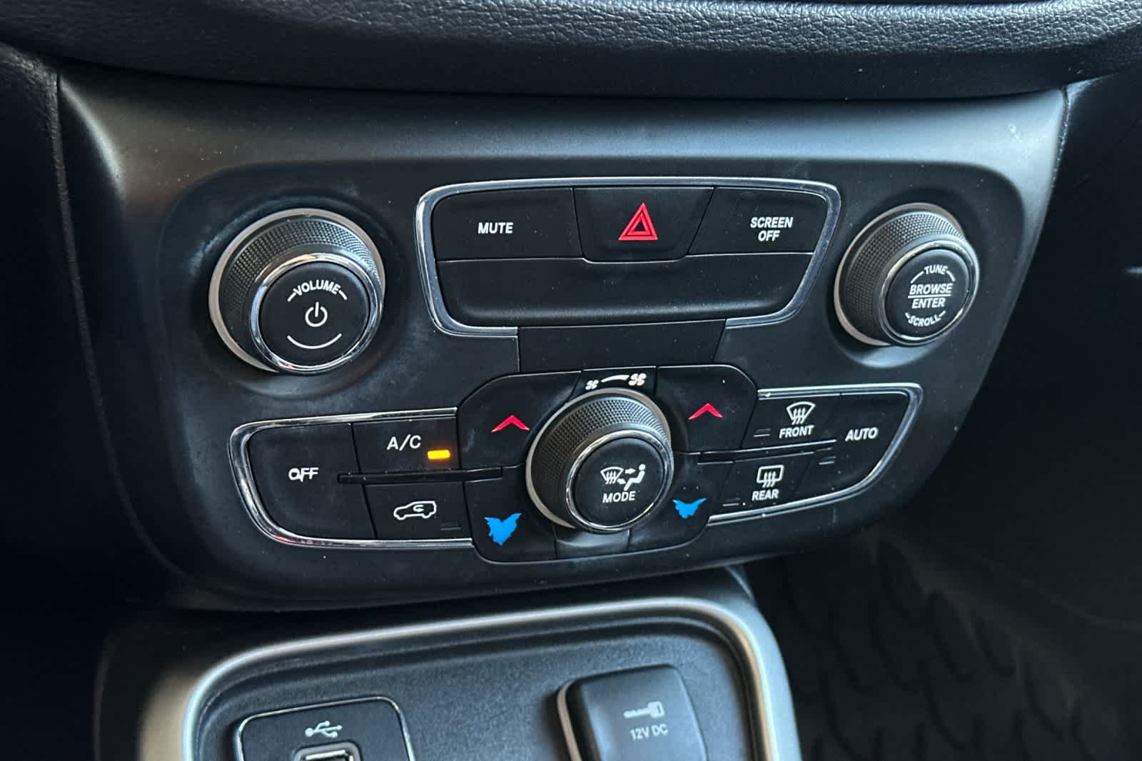 Used 2018 Jeep Compass Latitude w/ Popular Equipment Group FWD image 22