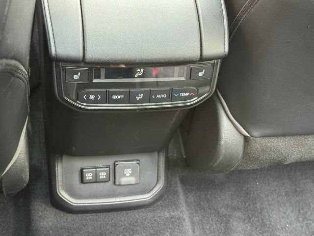 Used 2020 Toyota Highlander Platinum AWD/4WD image 25