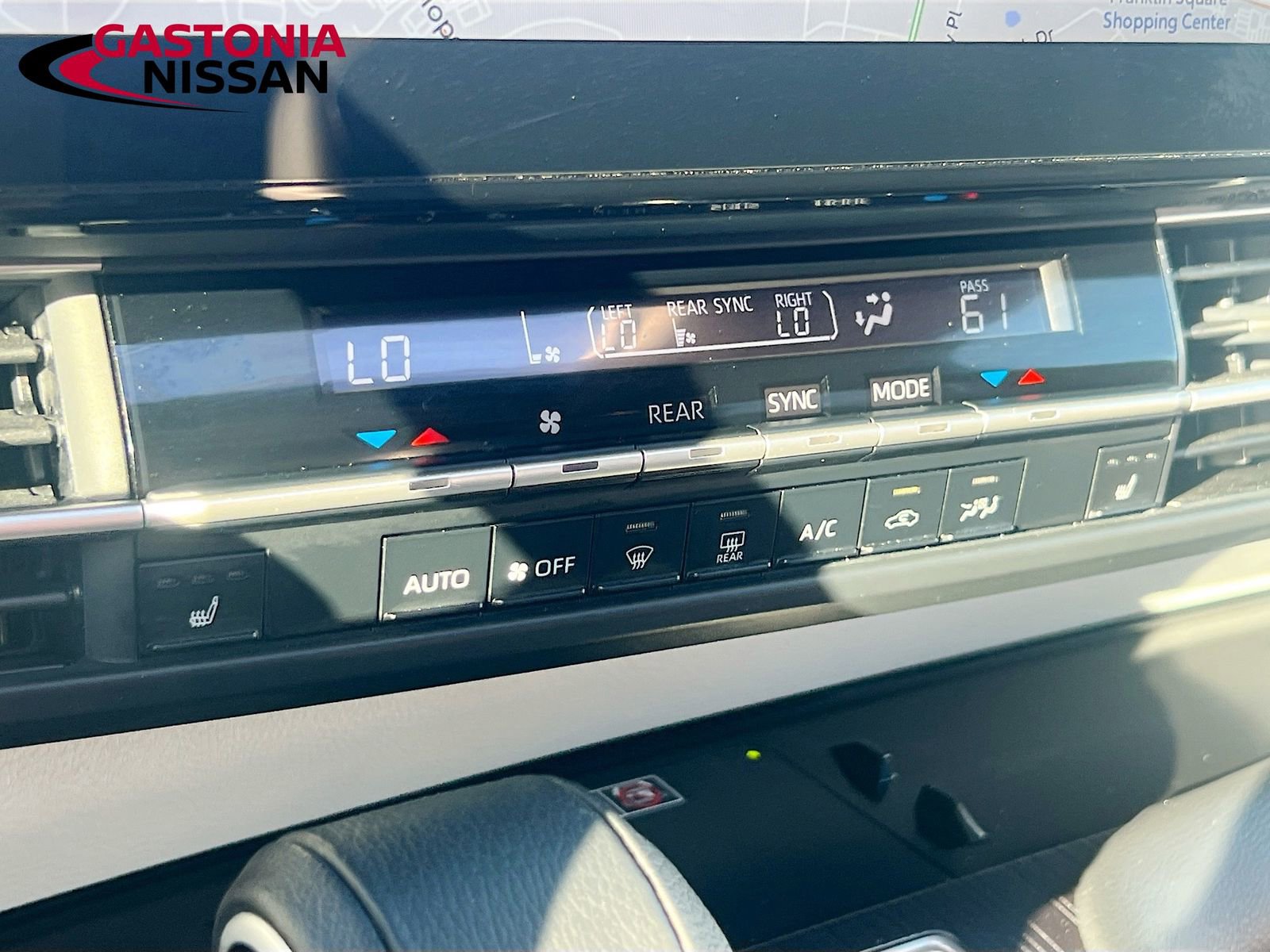 Used 2025 Toyota Sienna XLE image 21