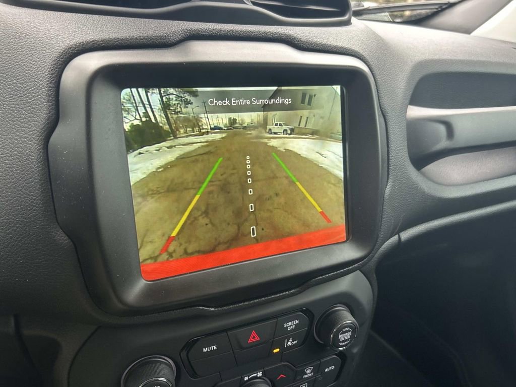 Used 2023 Jeep Renegade Latitude image 18