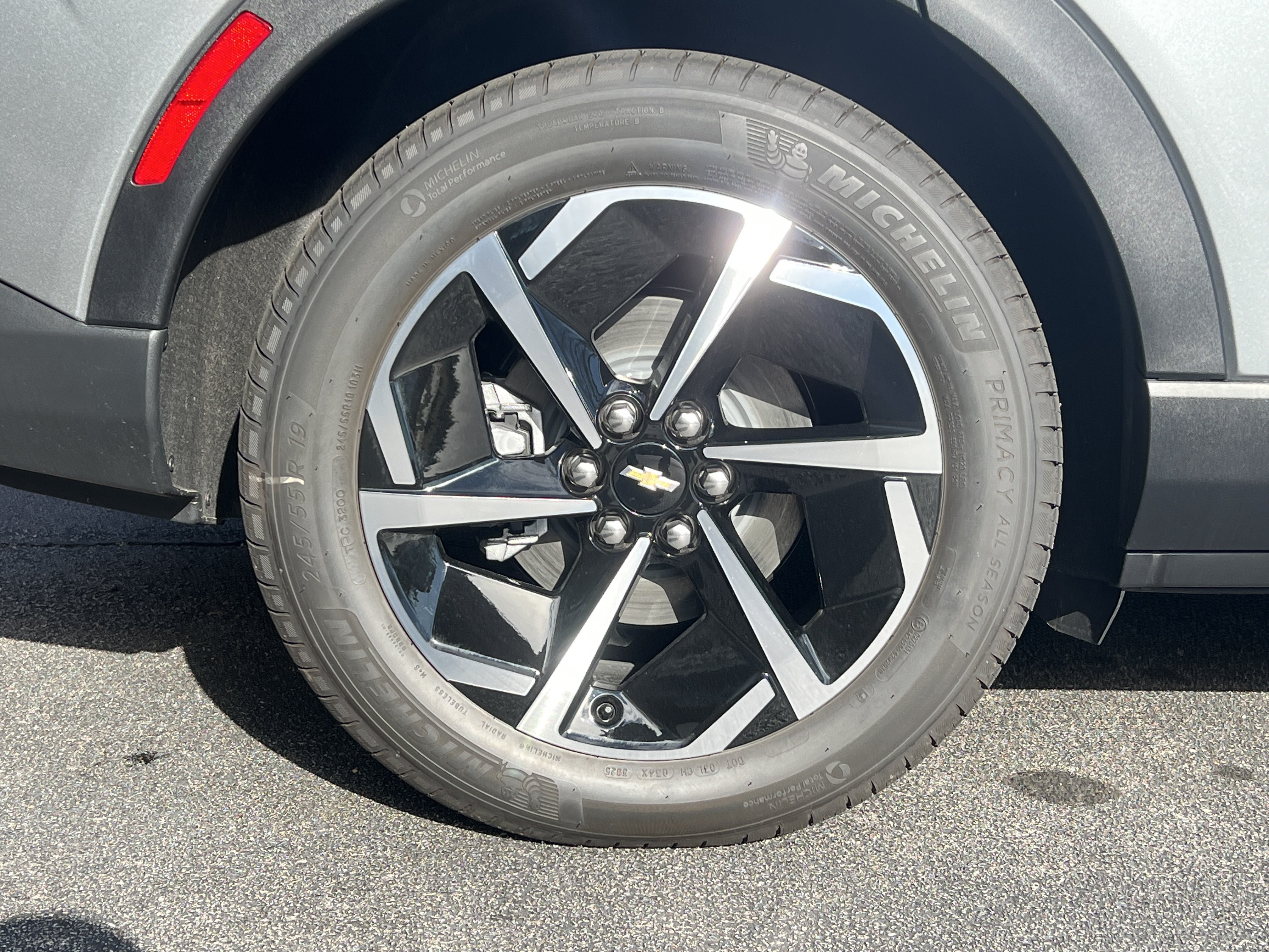 New 2026 Chevrolet Equinox EV LT AWD/4WD image 13