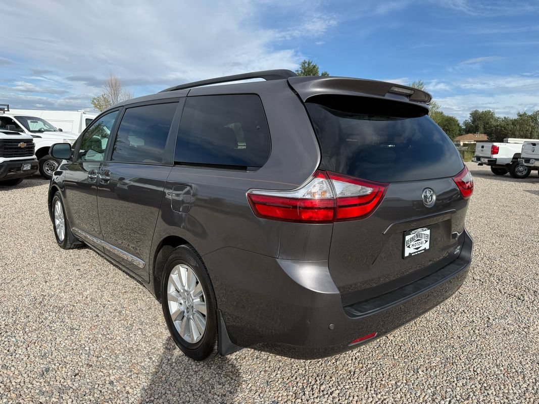 Used 2017 Toyota Sienna XLE w/ XLE Navigation Package AWD/4WD image 8