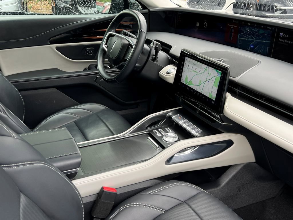 Used 2025 Lincoln Nautilus Premier w/ Equipment Group 102A image 16