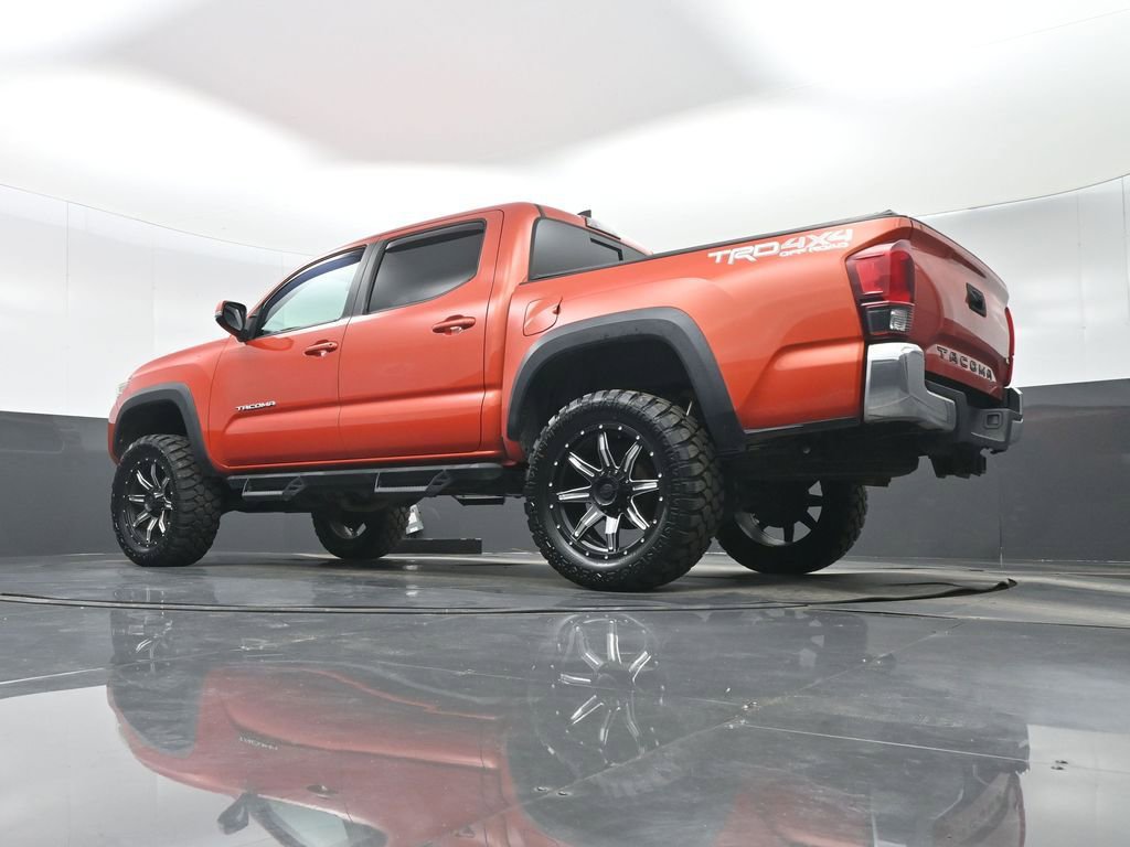 Used 2018 Toyota Tacoma TRD Off-Road AWD/4WD image 28