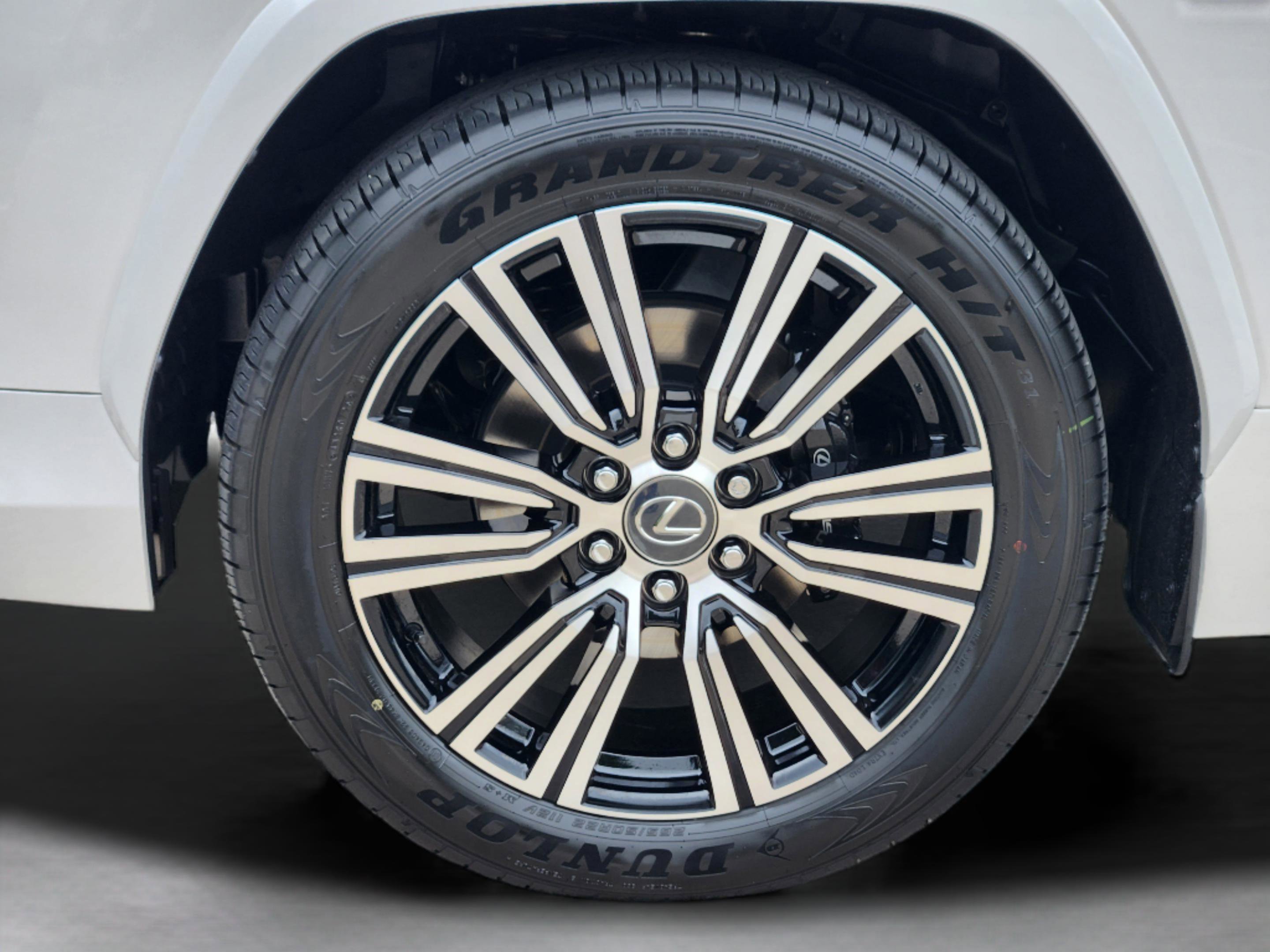 New 2026 Lexus LX 600 4WD w/ Luxury Package image 23