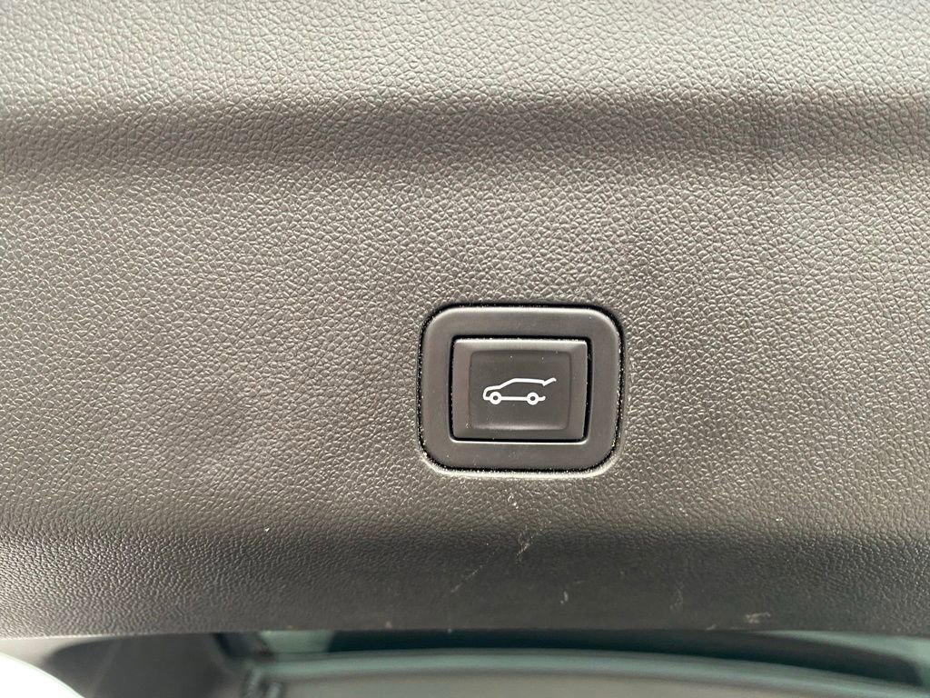 Used 2024 Chevrolet Suburban LT image 30