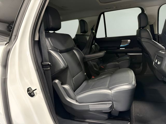 Used 2025 Ford Expedition Max Platinum AWD/4WD image 11
