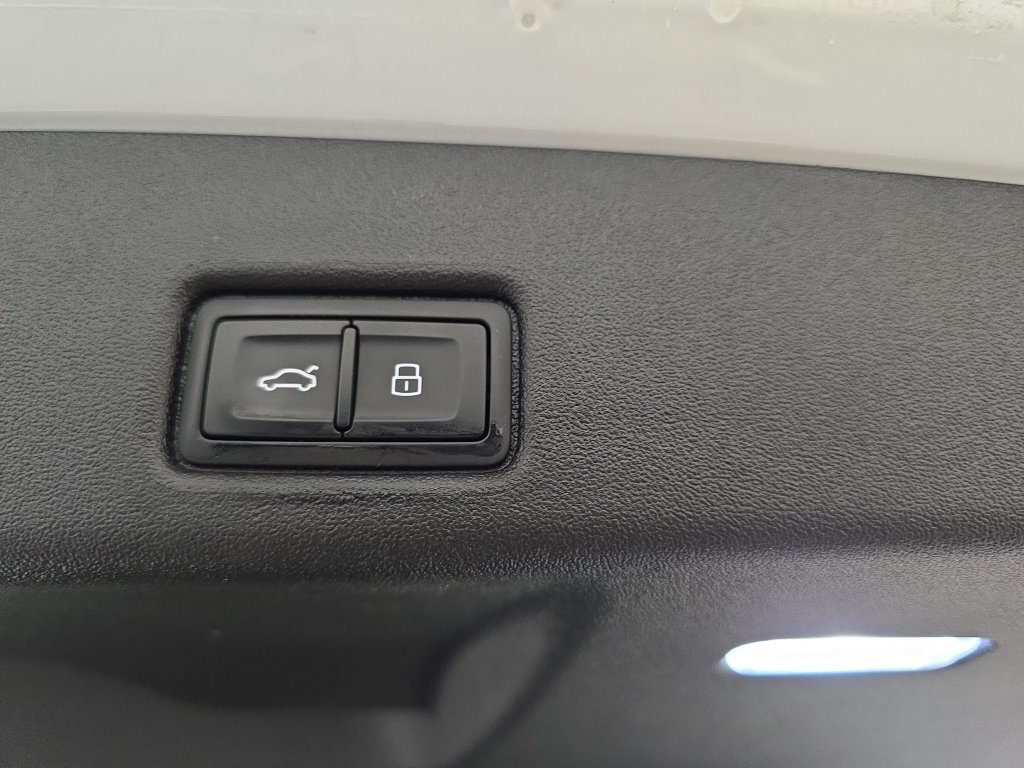 Used 2025 Audi Q5 Prestige AWD/4WD image 16