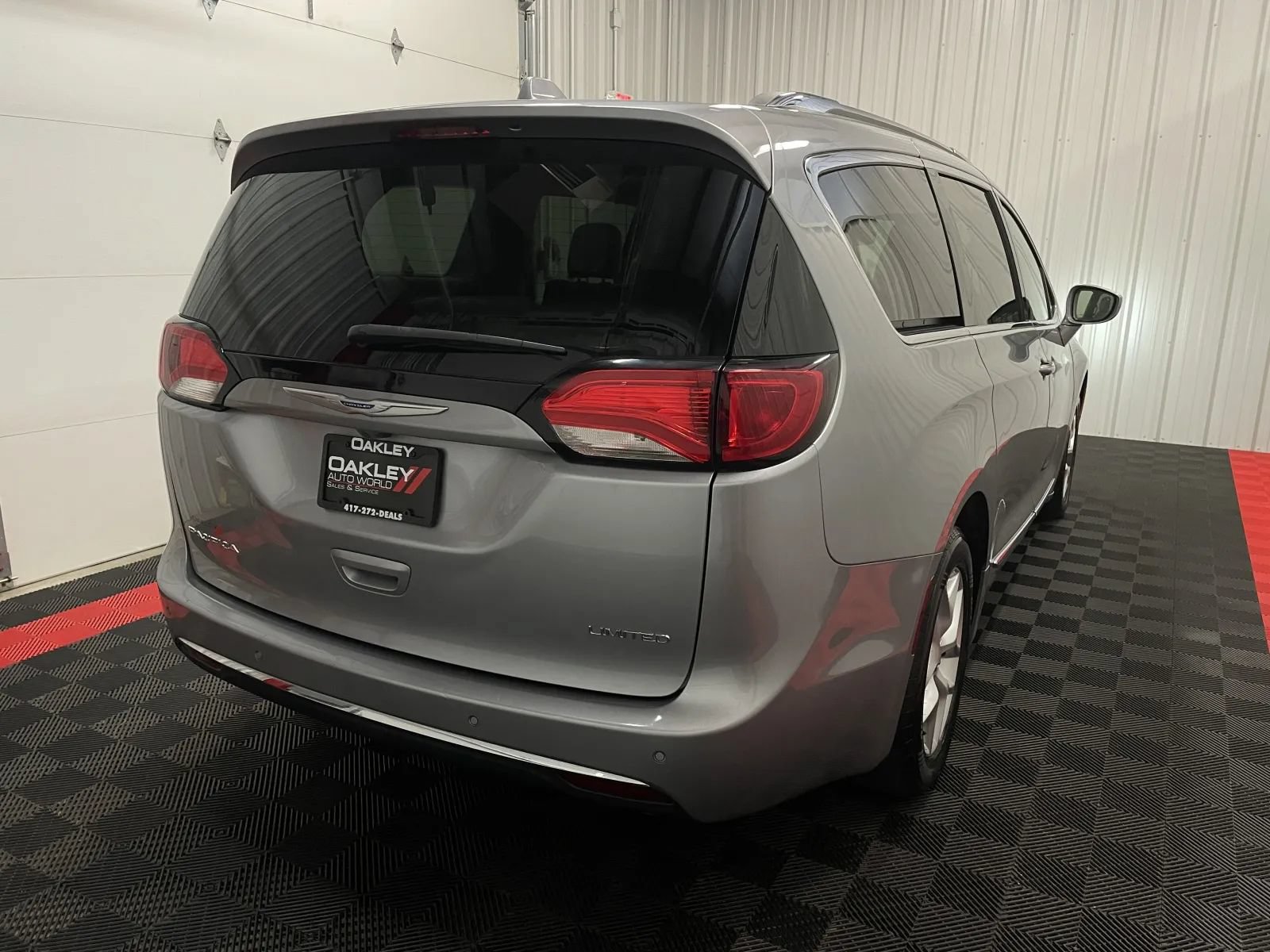 Used 2020 Chrysler Pacifica Limited FWD image 17