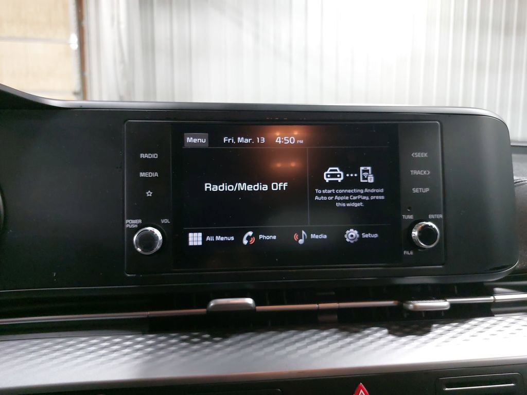 Used 2023 Kia Carnival LX image 21