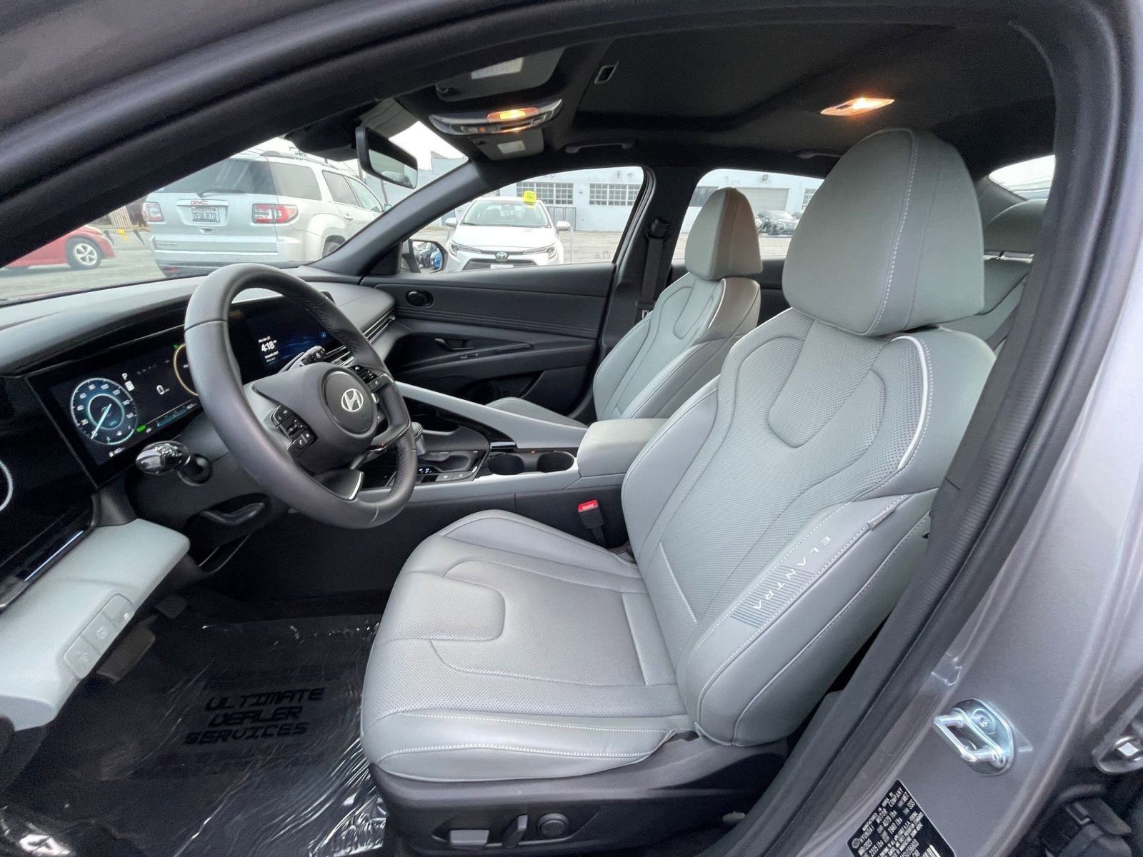 Used 2025 Hyundai Elantra Limited image 27