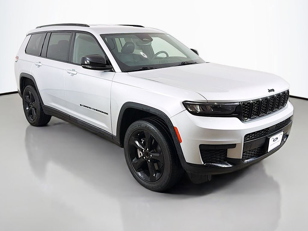 Used 2023 Jeep Grand Cherokee L Laredo image 2