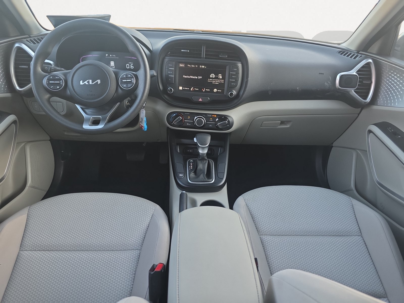 Used 2025 Kia Soul LX w/ LX Technology Package FWD image 2