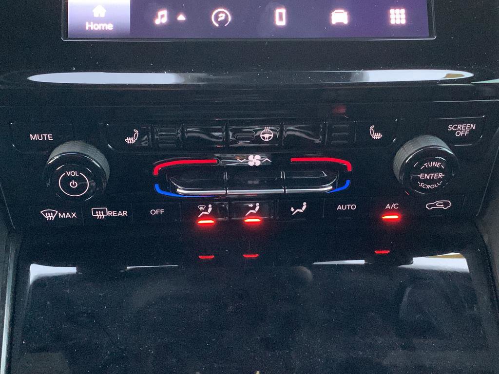 Used 2024 Jeep Grand Cherokee Altitude image 31