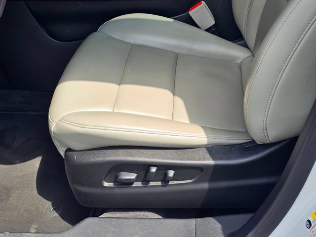 Used 2020 Cadillac XT4 Premium Luxury w/ Technology Package FWD image 18
