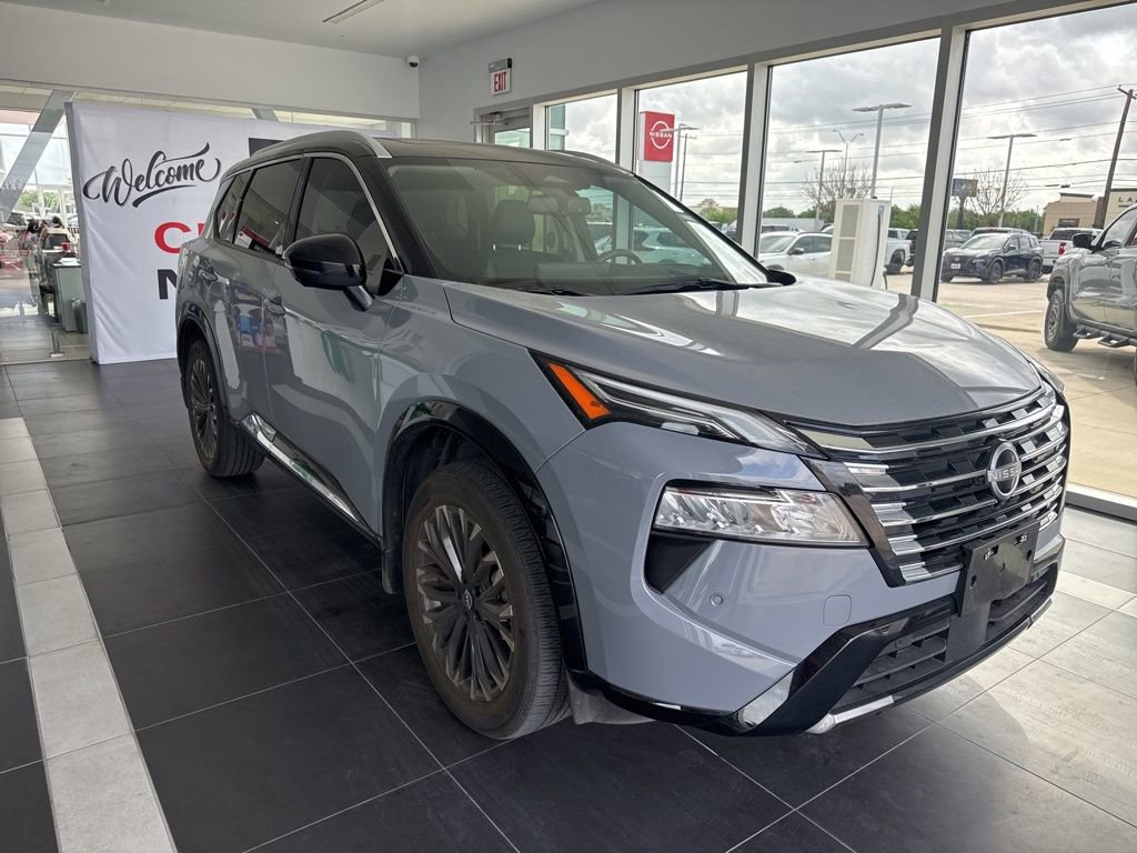 Used 2024 Nissan Rogue Platinum w/ Platinum Premium Package image 3