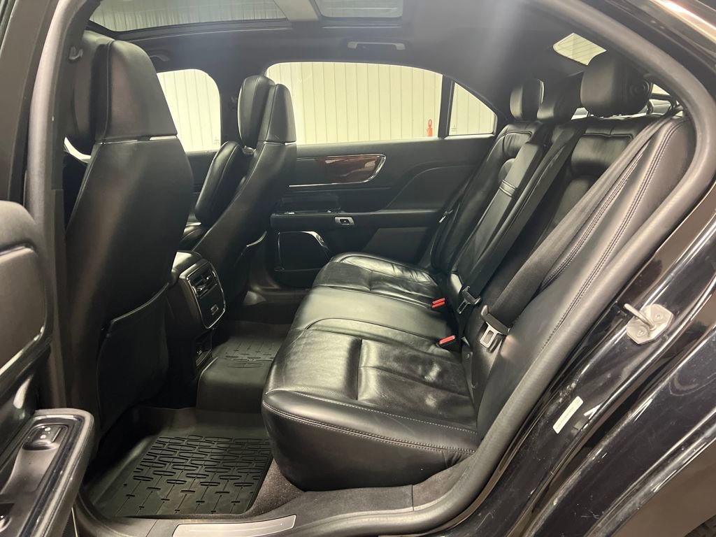 Used 2019 Lincoln Continental Select w/ Continental Climate Package image 24