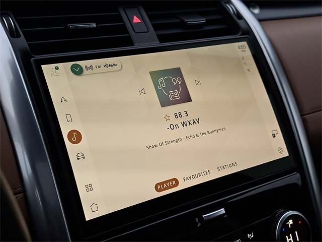 Used 2024 Land Rover Discovery Metropolitan Edition image 27