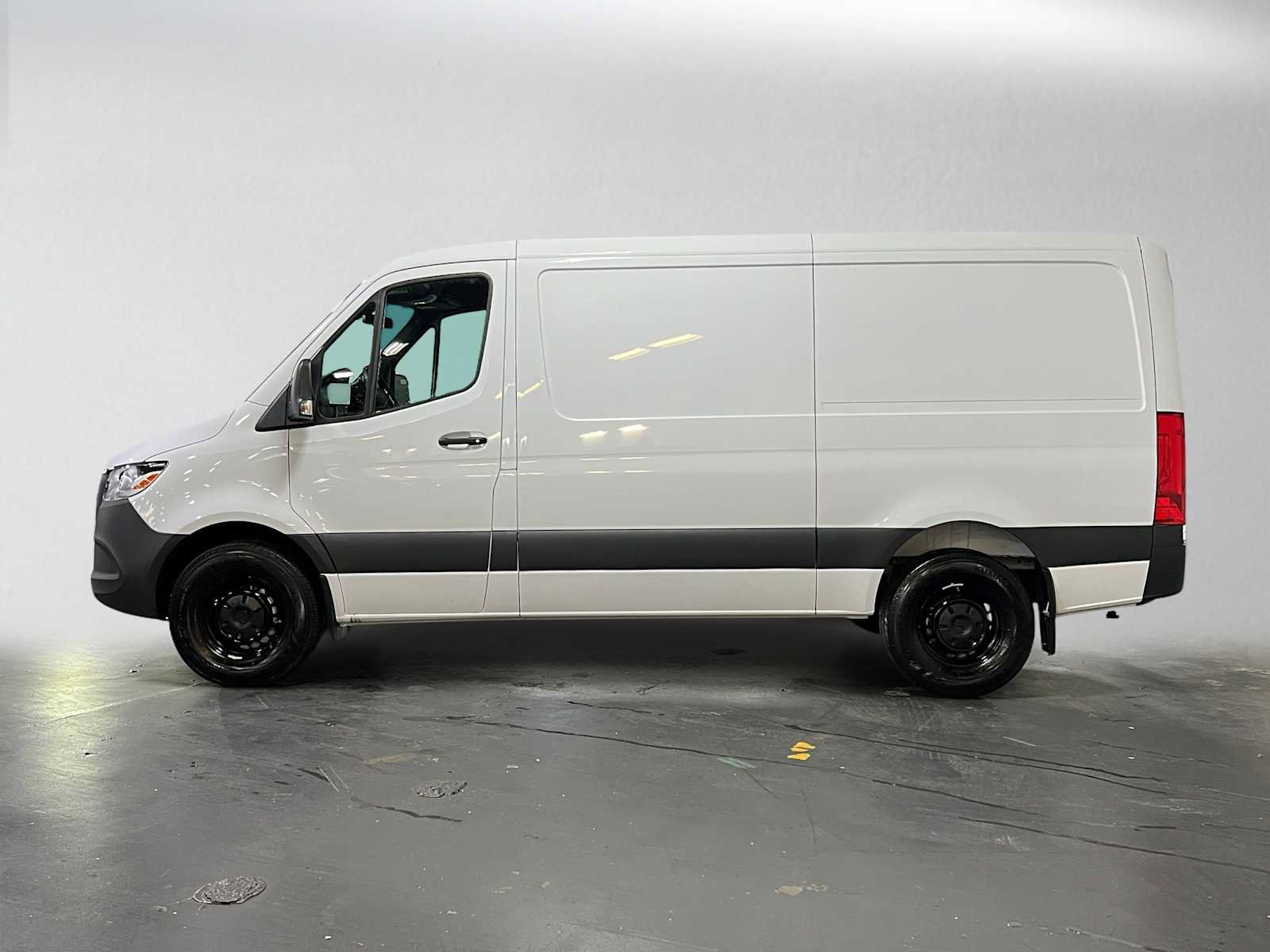 Used 2025 Mercedes-Benz Sprinter 2500 image 7