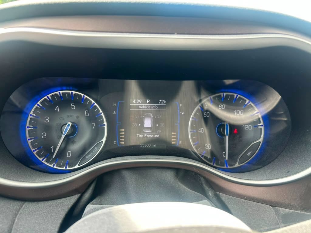 Used 2023 Chrysler Voyager LX FWD image 17