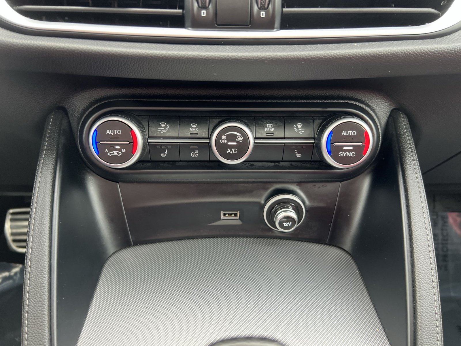 Used 2023 Alfa Romeo Stelvio Veloce AWD/4WD image 21