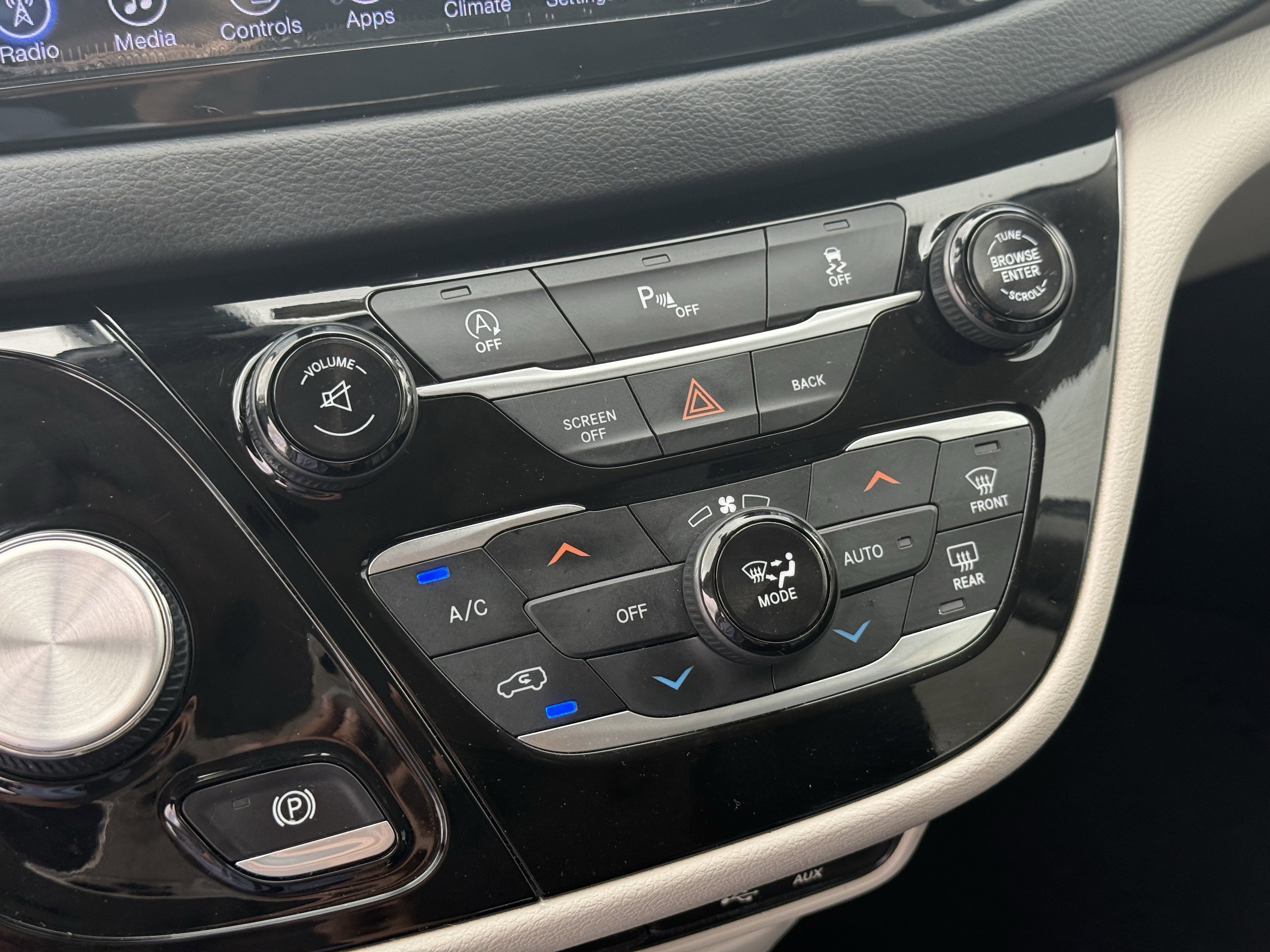 Used 2017 Chrysler Pacifica Touring-L w/ Tire & Wheel Group image 20