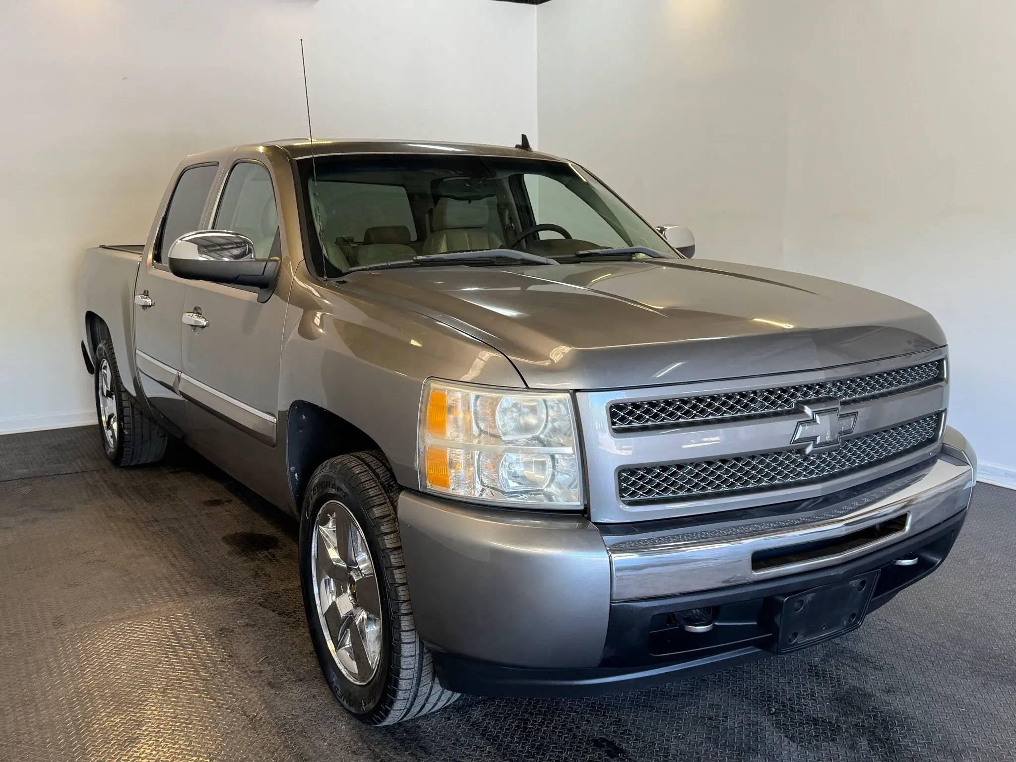 Used 2009 Chevrolet Silverado 1500 LT w/ Regional Value Package image 3