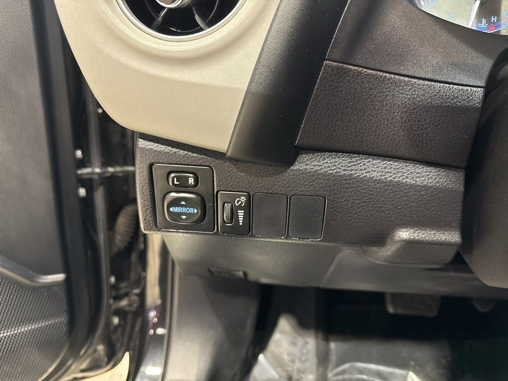 Used 2017 Toyota Corolla L image 13