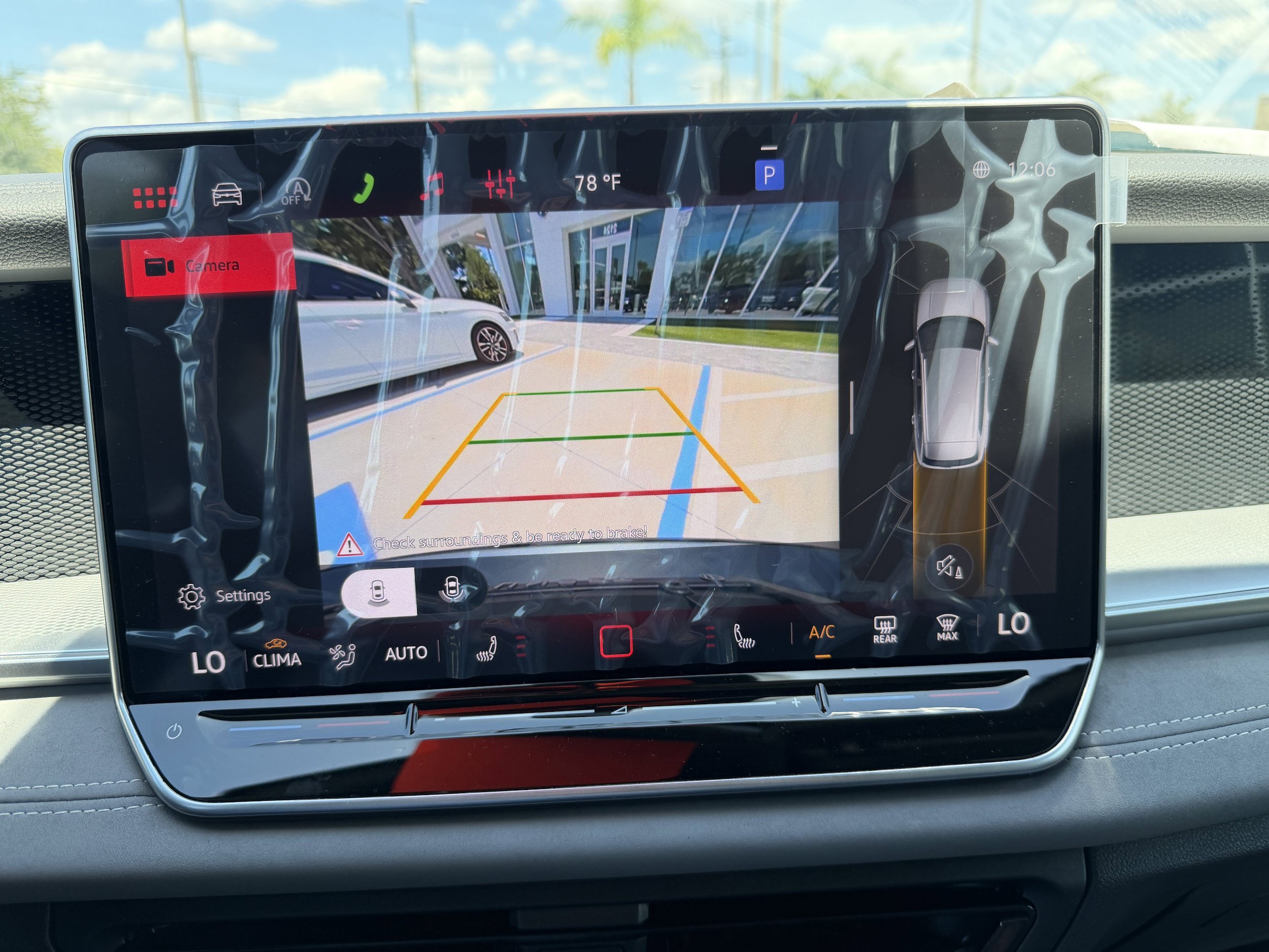 New 2026 Volkswagen Tiguan SE R-Line FWD image 19