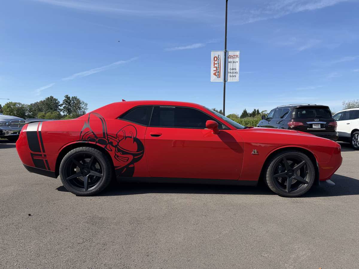 Used 2015 Dodge Challenger R/T Scat Pack w/ Leather Interior Group RWD image 9