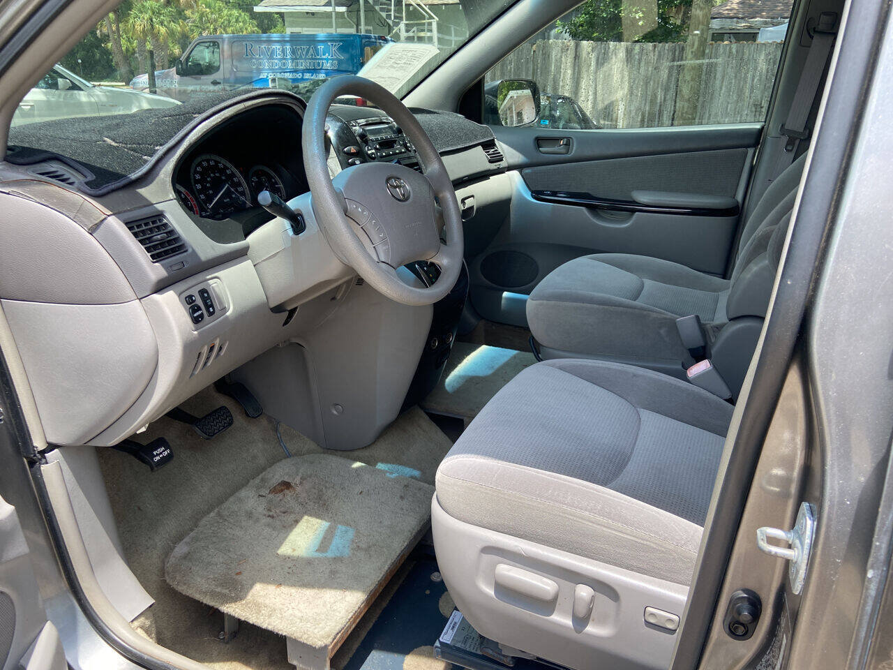 Used 2005 Toyota Sienna LE FWD image 11