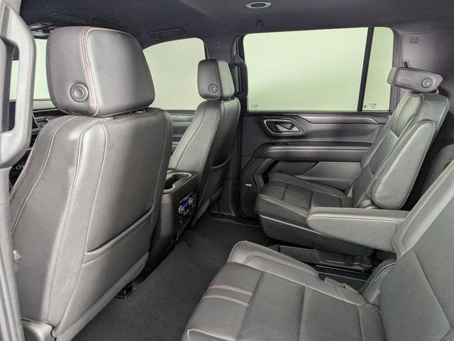 Used 2023 Chevrolet Suburban RST w/ Luxury Package AWD/4WD image 17